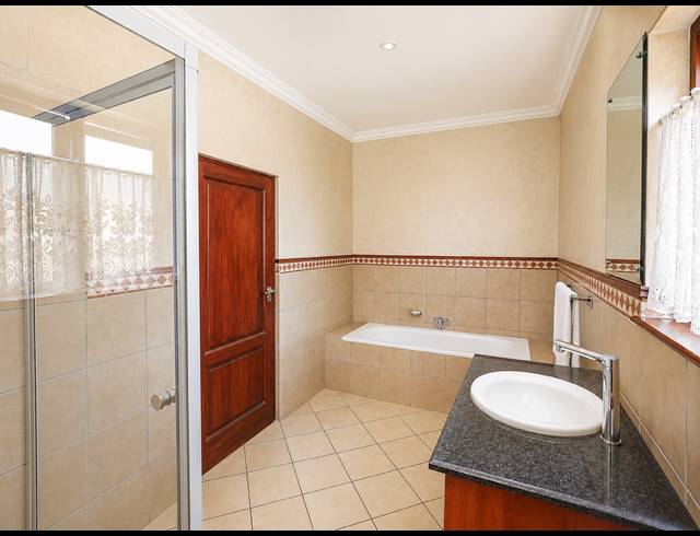 4 BEDROOM HOUSE FOR SALE IN MIDSTREAM ESTATE